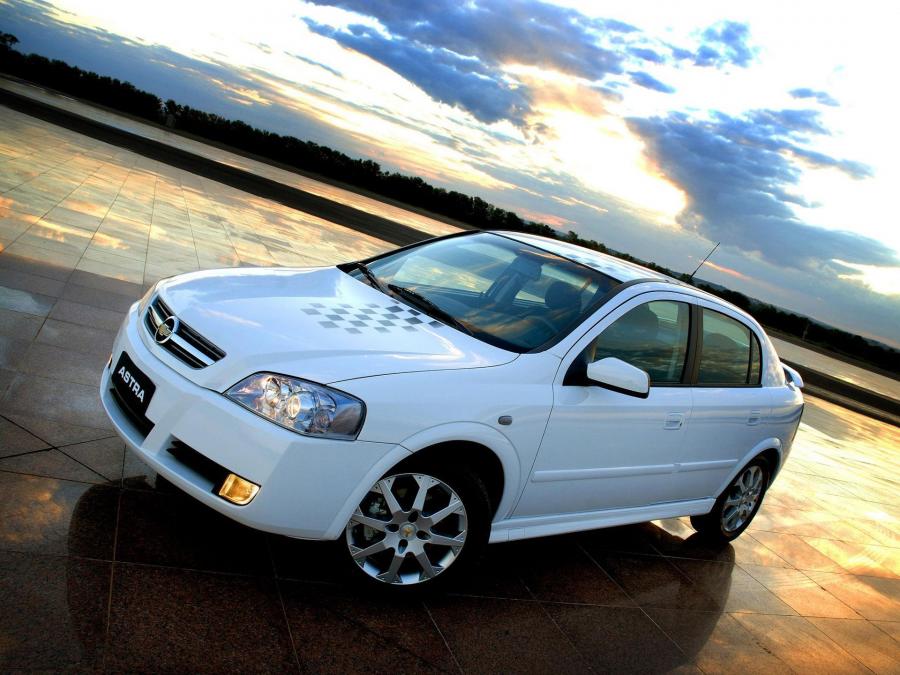  Chevrolet Astra 5-Door 2003 года  (фото 1 из 16)